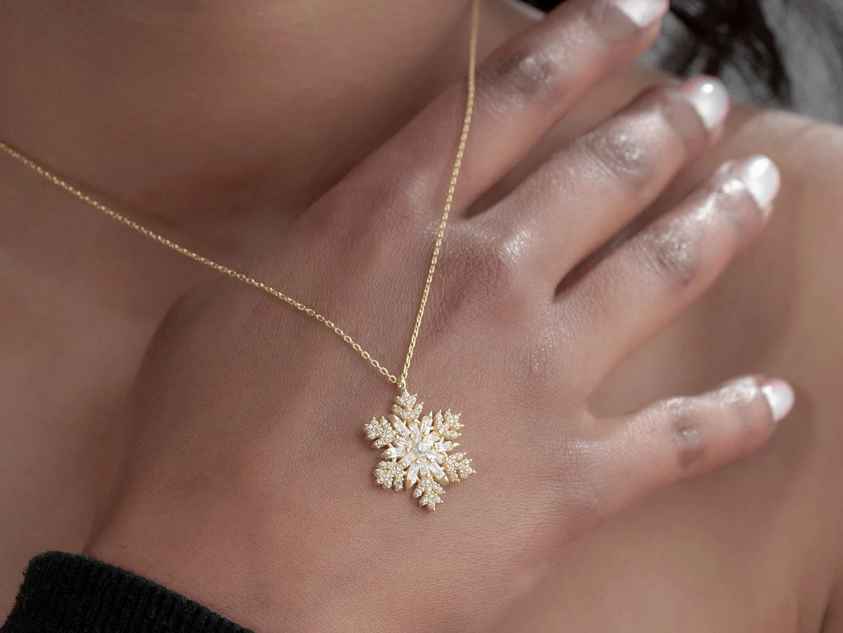 Winter Wonder Jewelry, Frosty Flakes Holiday Snowflake Necklace