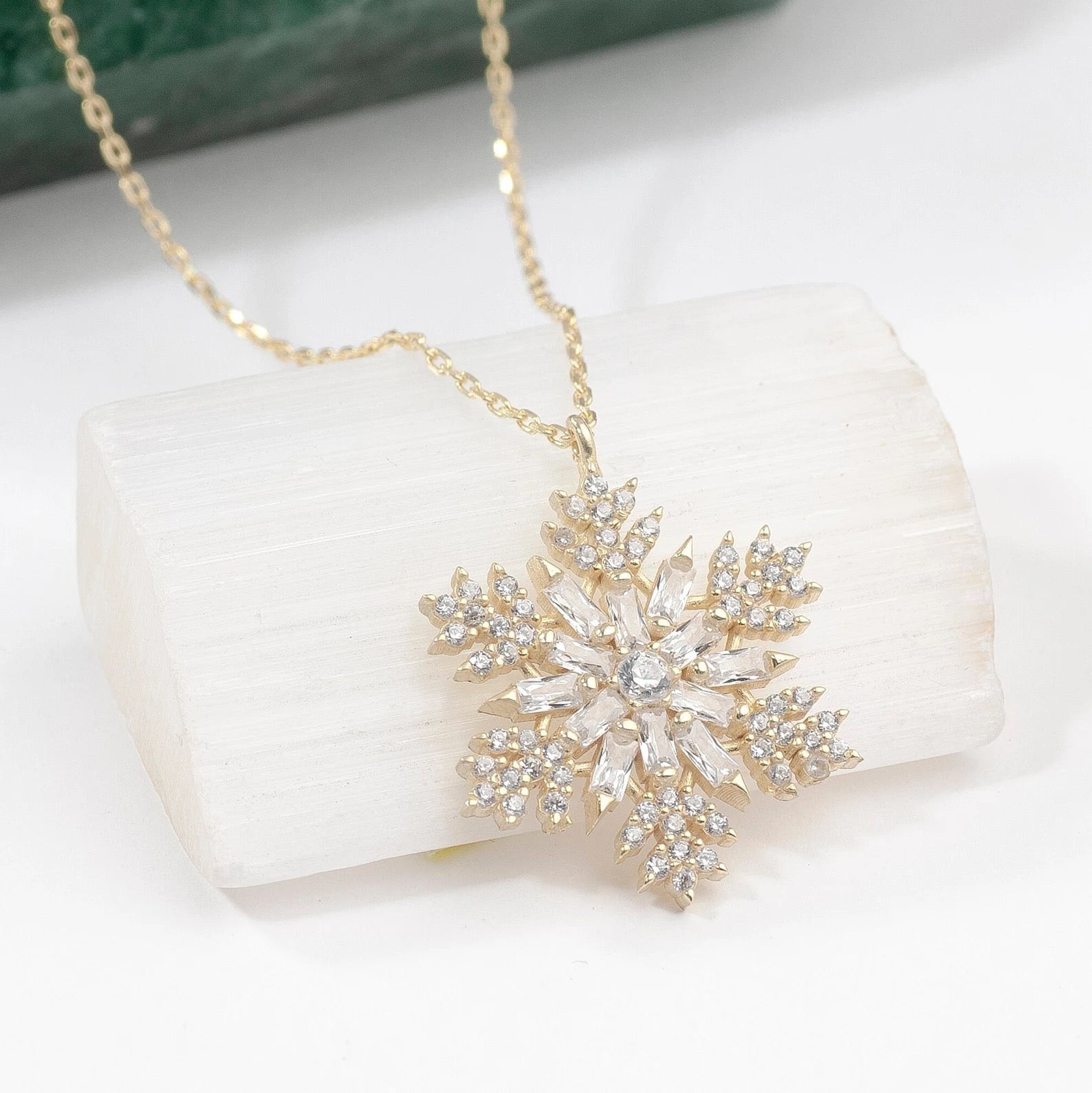 Winter Wonder Jewelry, Frosty Flakes Holiday Snowflake Necklace