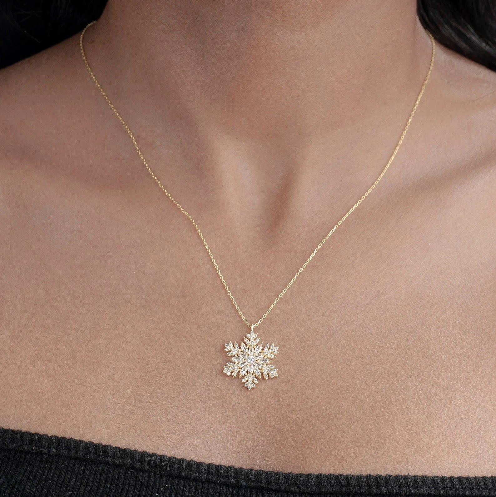 Winter Wonder Jewelry, Frosty Flakes Holiday Snowflake Necklace