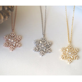 Winter Wonder Jewelry, Frosty Flakes Holiday Snowflake Necklace